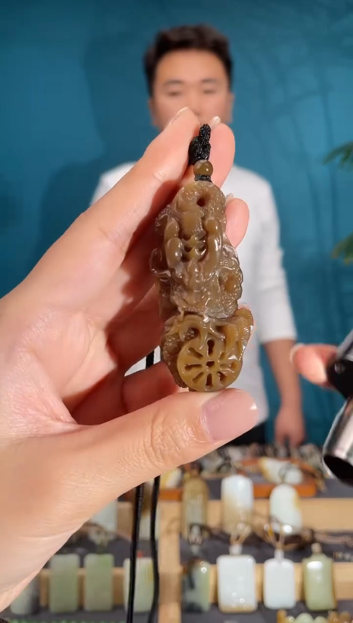 颈饰未镶嵌和田玉1