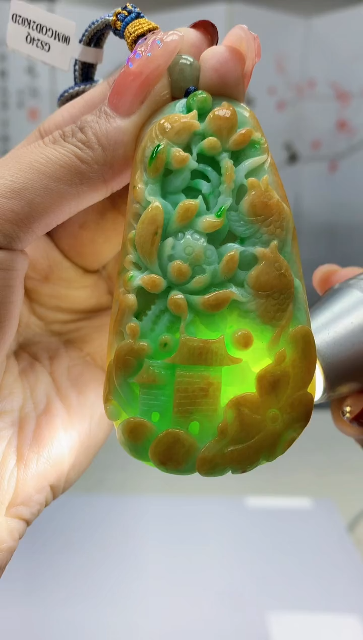 【闪购商品】定制翡翠未镶嵌3123MM-毛货挂件