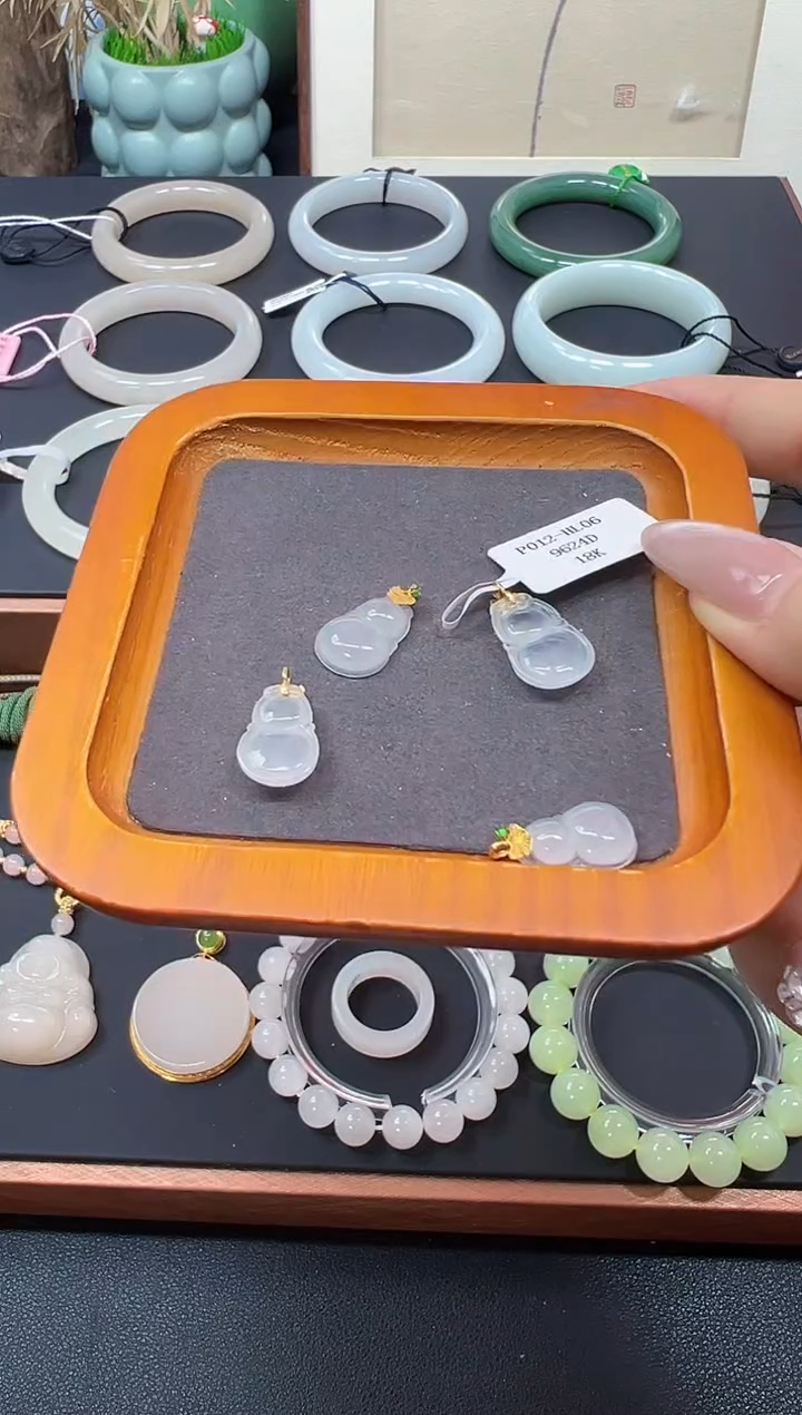 翡翠18K金镶嵌颈饰DFB0727-278 葫芦