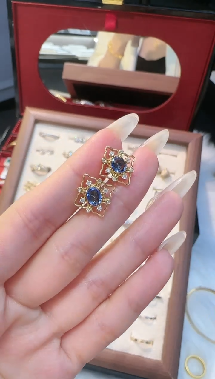 【闪购商品】蓝宝石耳饰18K金镶嵌四叶草蓝宝耳钉