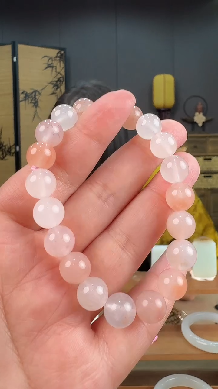 【闪购商品】石英质玉手串未镶嵌桃花酿一条