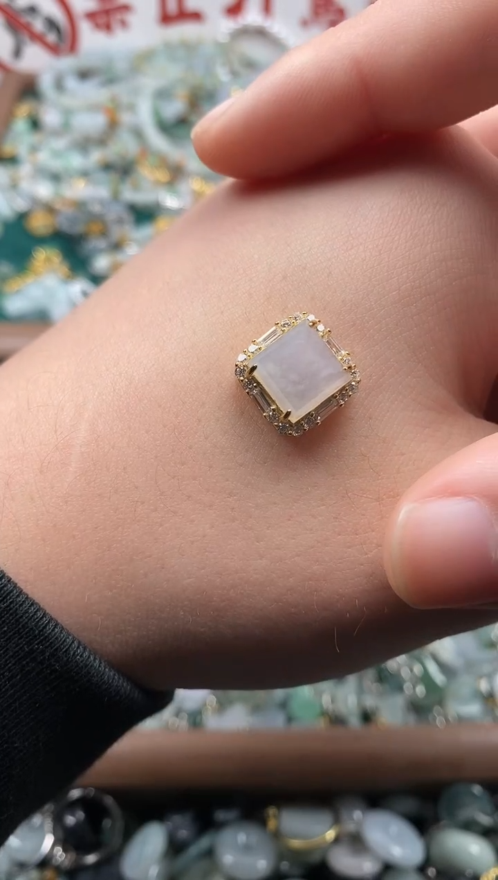 【闪购商品】翡翠颈饰未镶嵌哥哥