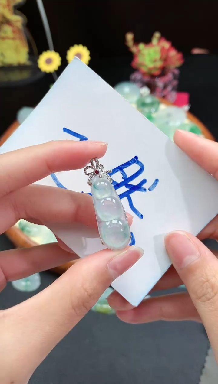 【闪购商品】翡翠颈饰18K金镶嵌豆子