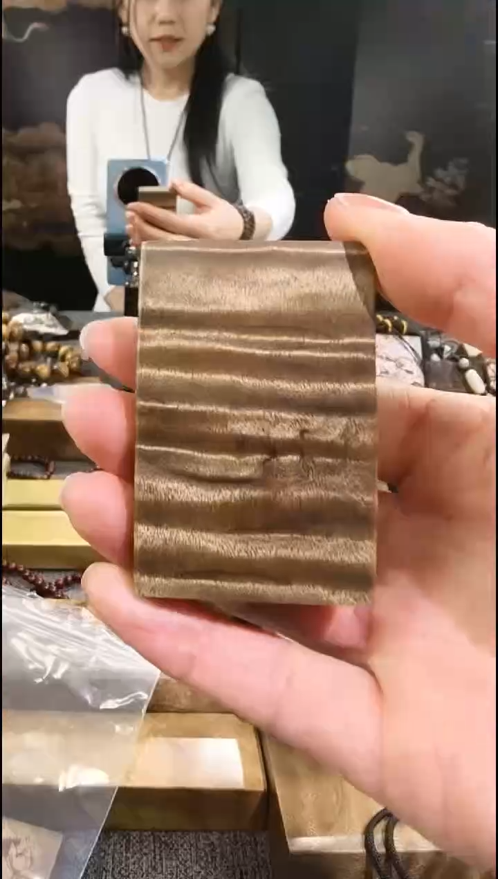 【闪购商品】金丝楠无事牌手把件