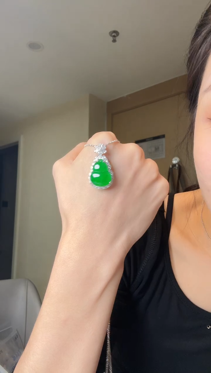 【闪购商品】翡翠吊坠(不含链)银S925镶嵌天然翡翠吊坠
