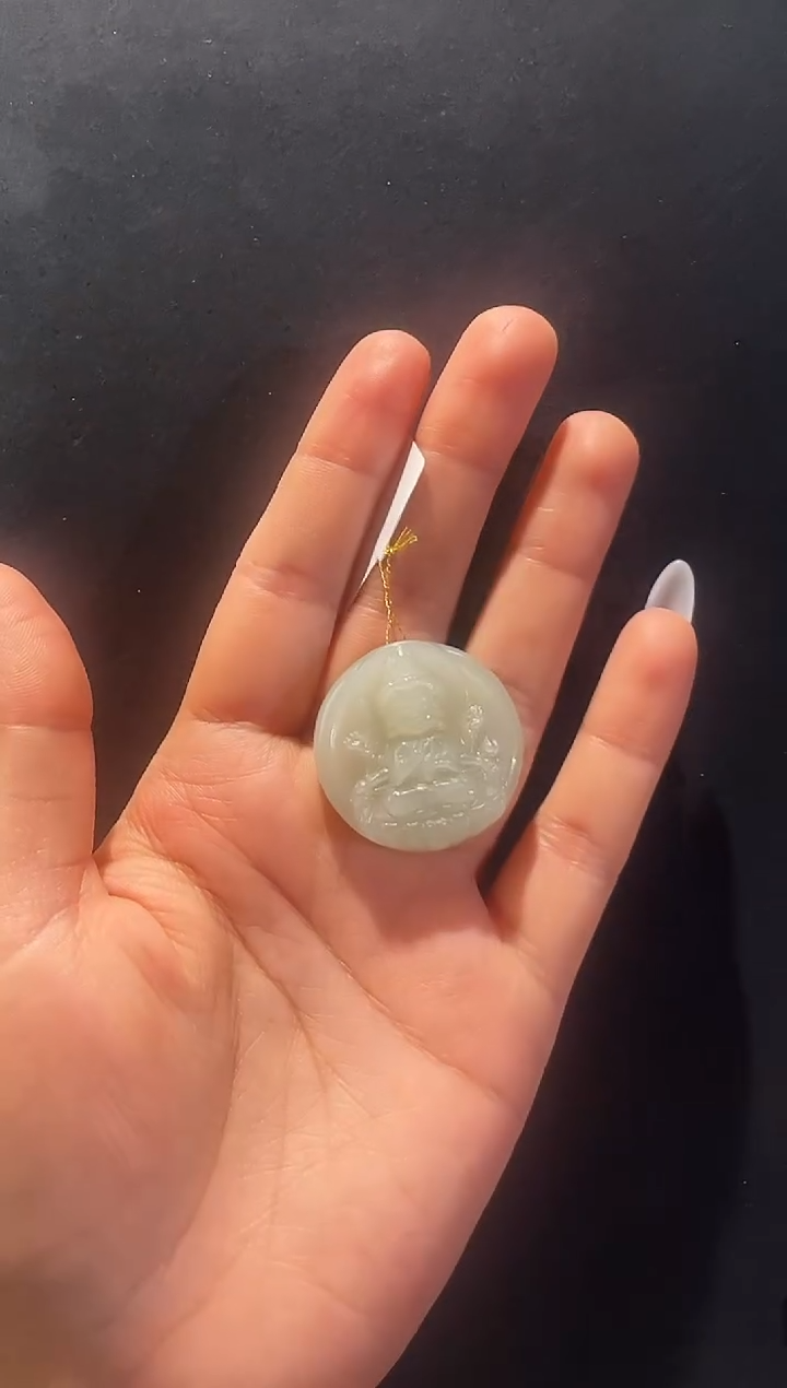 吊坠(赠链)未镶嵌和田玉新疆和田玉且末料观音吊坠