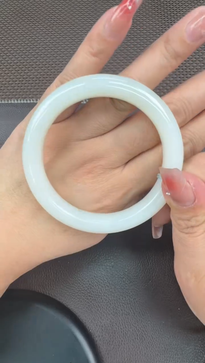 【闪购商品】和田玉手镯未镶嵌59