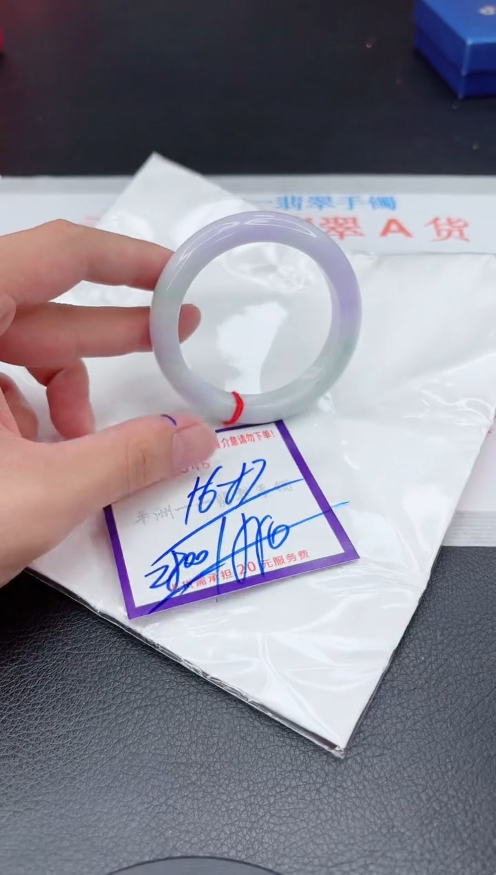 翡翠手镯未镶嵌1