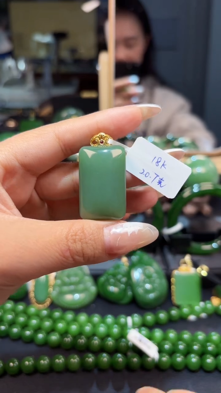 【闪购商品】和田玉（碧玉）吊坠(赠链)18K金镶嵌1