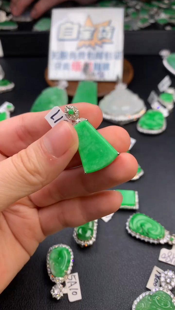 【闪购商品】翡翠颈饰银S925镶嵌翡翠