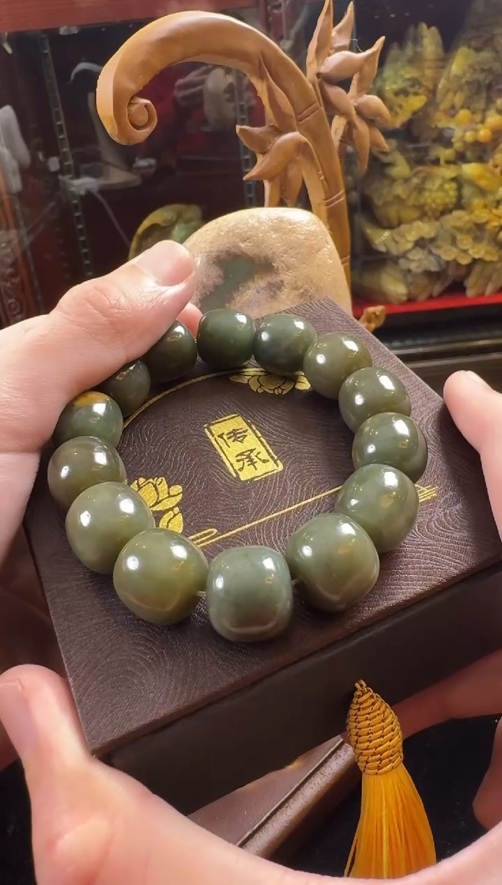 【闪购商品】和田玉手串未镶嵌高油脂带皮原籽