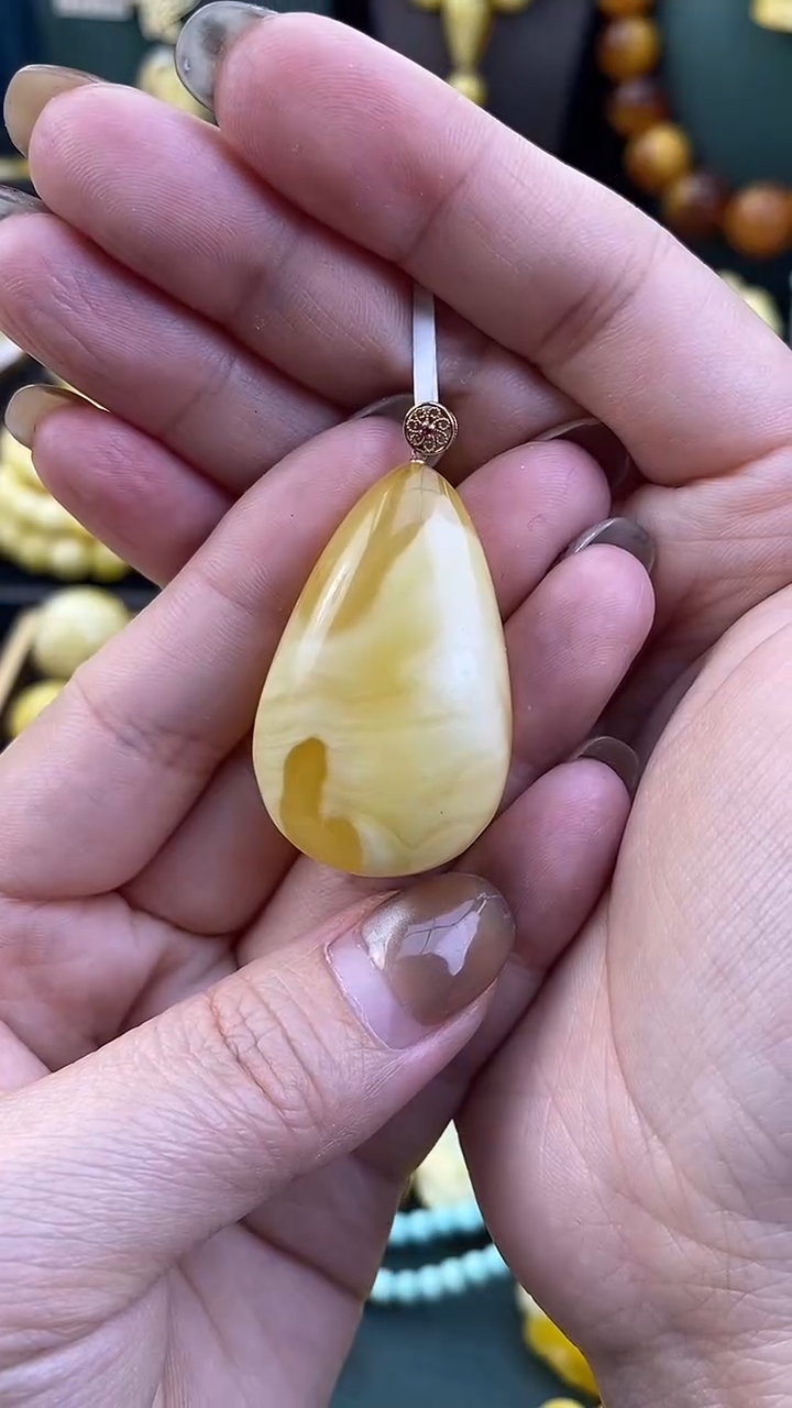 【闪购商品】琥珀裸石18K金镶嵌月.47