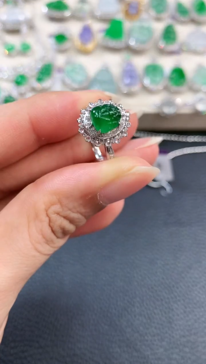 【闪购商品】翡翠戒指18K金镶嵌n21     