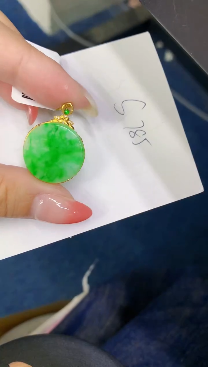 翡翠18K金镶嵌颈饰缅甸天然翡翠A货