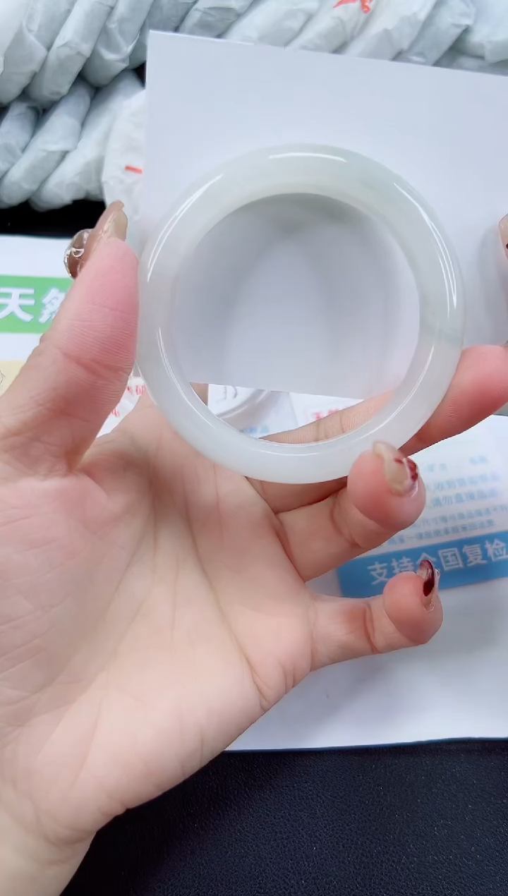 【闪购商品】石英质玉手镯未镶嵌167