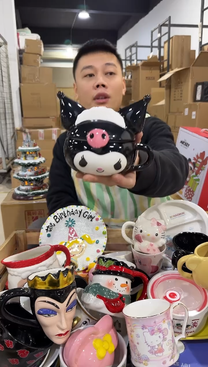 瓷片库洛米女仆带盖杯