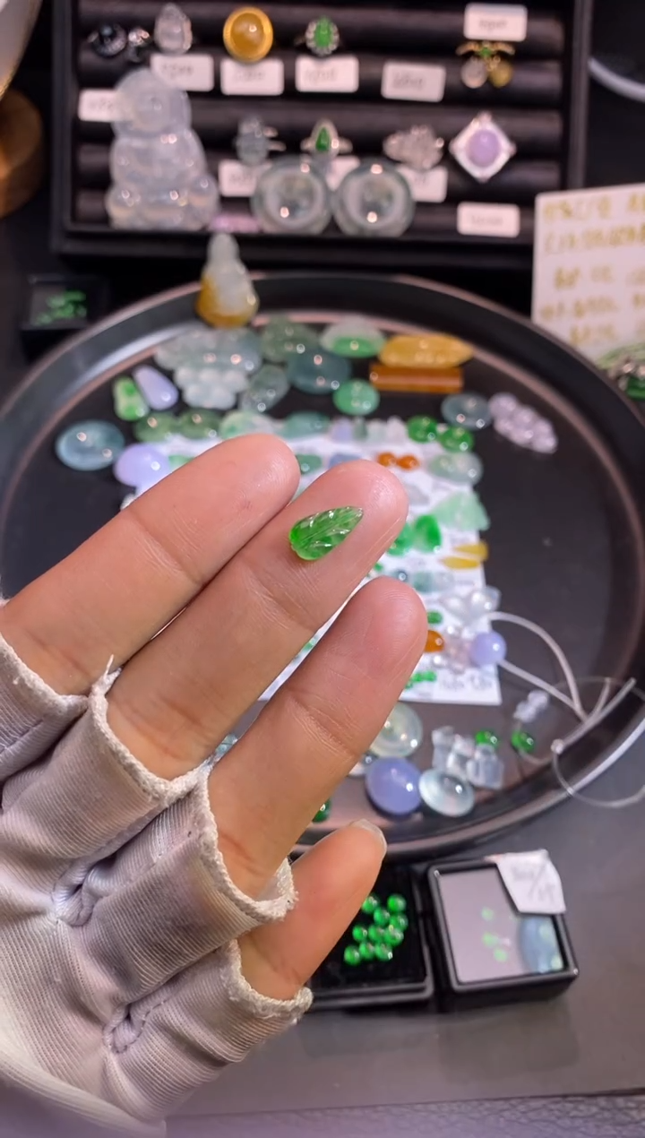 【闪购商品】翡翠挂件未镶嵌叶子