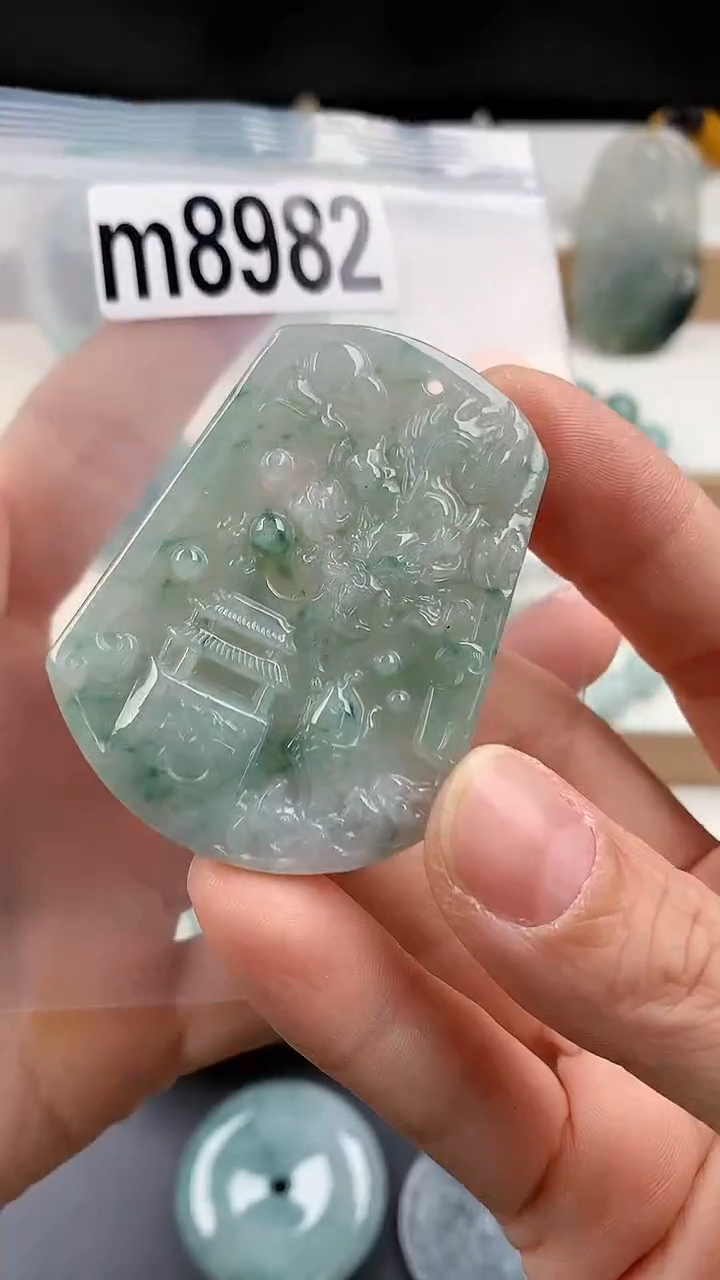 颈饰未镶嵌翡翠天然翡翠吊坠挂件
