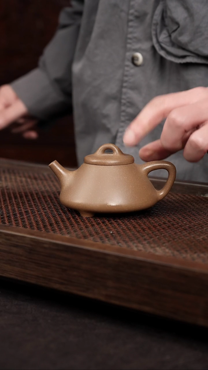 【闪购商品】紫砂茶壶芝麻绿子冶