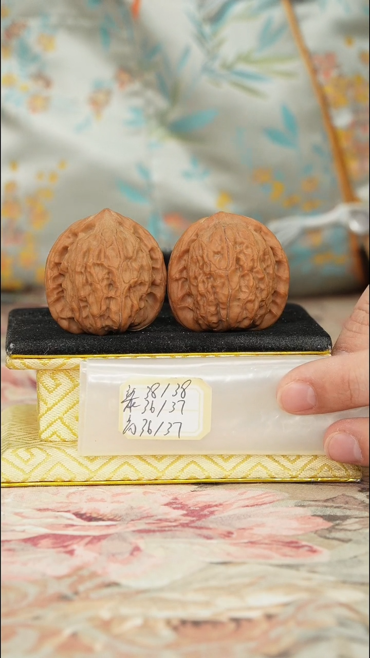 【闪购商品】文玩核桃把件非嫁接将军帽