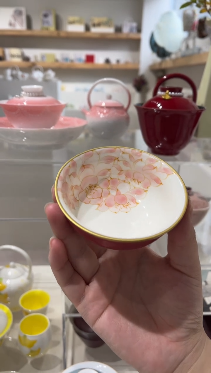 【闪购商品】胭脂红—手绘莲瓣—普洱主人杯