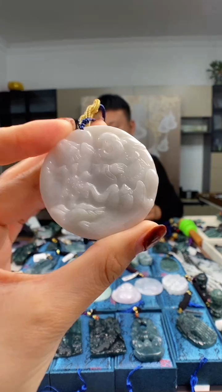 颈饰未镶嵌翡翠 多样性发其一