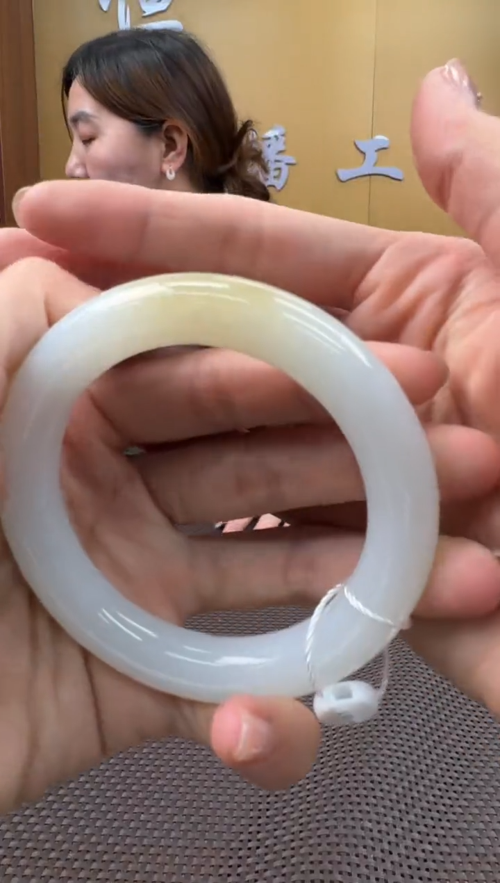 【闪购商品】和田玉手镯未镶嵌59