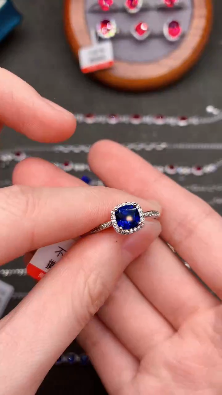 【闪购商品】蓝宝石戒指银S925镶嵌......