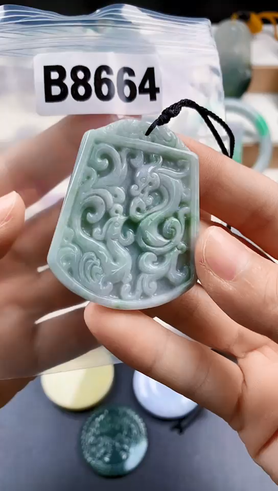 颈饰未镶嵌翡翠天然翡翠吊坠挂件
