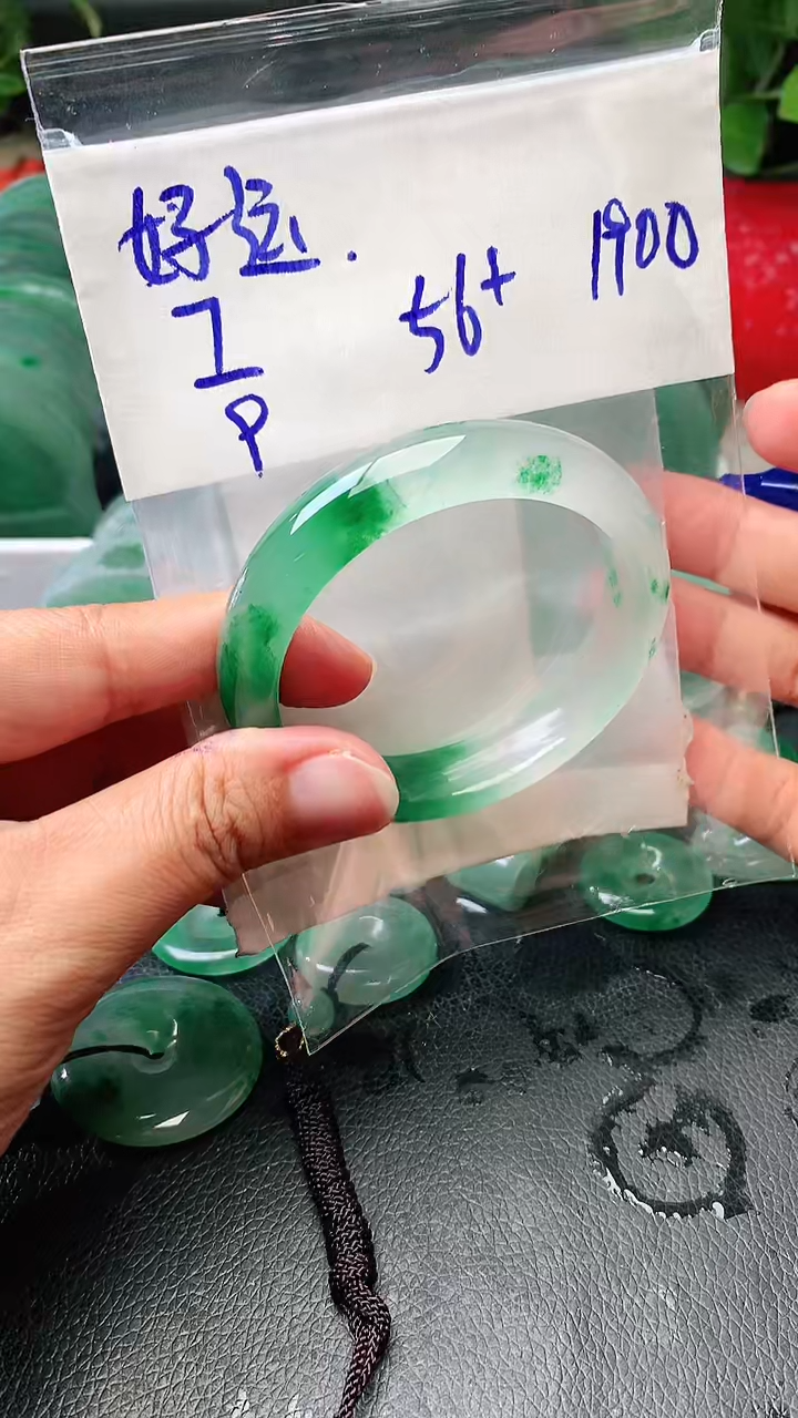 定制石英质玉（非洲翠）?****:手镯