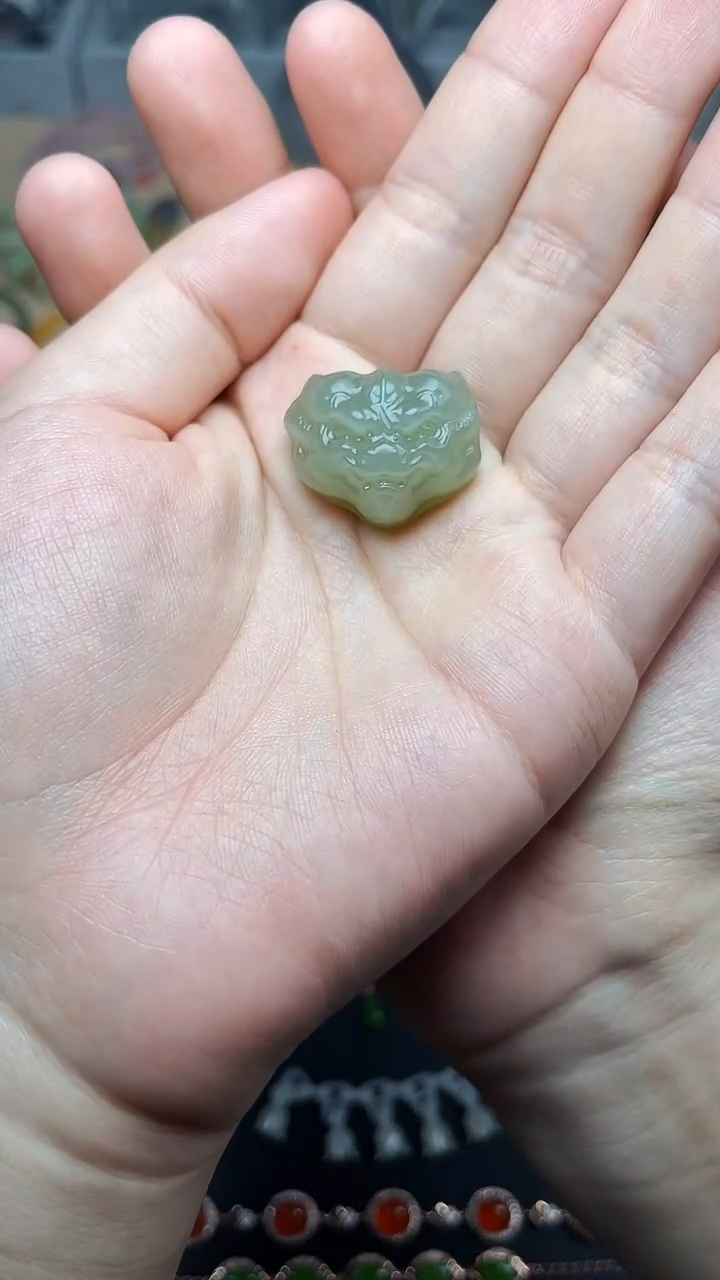 颈饰未镶嵌和田玉兽 06