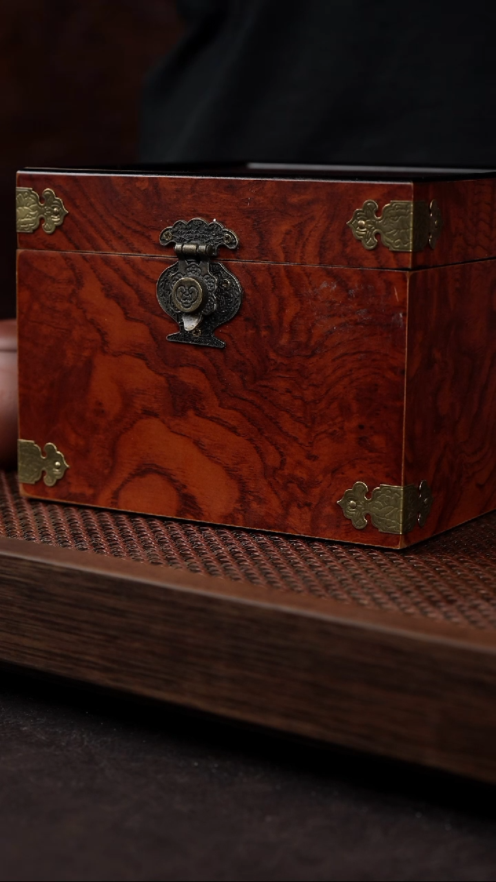 【闪购商品】紫砂茶壶随机     999   壶