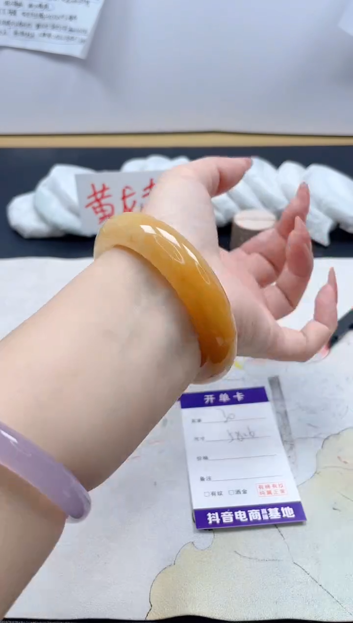【闪购商品】石英质玉手镯未镶嵌30/58.6