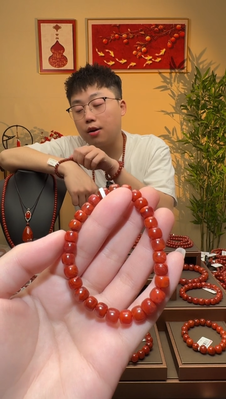 南红玛瑙手串未镶嵌一条约7mm 多样性发货