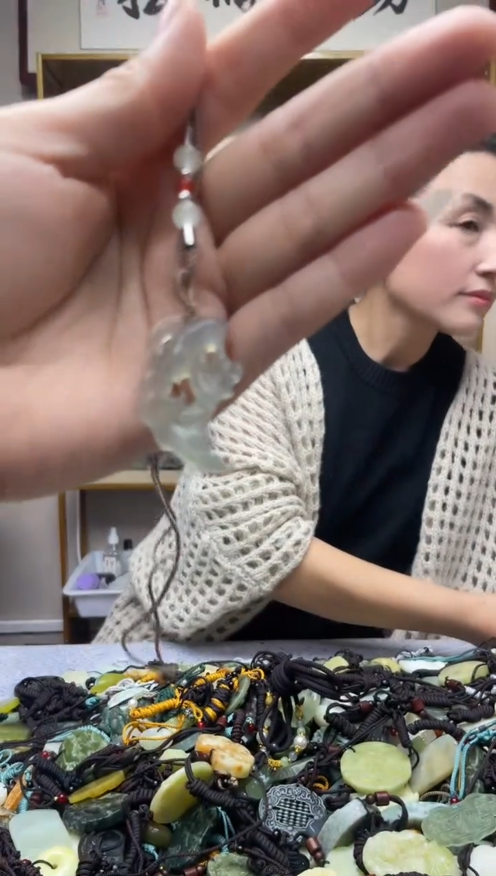 未镶嵌岫玉吊坠·