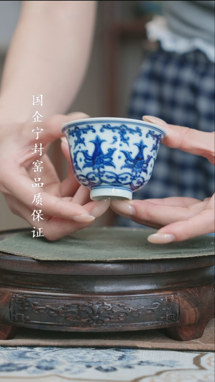 宁封柴窑青花石榴花撇口杯