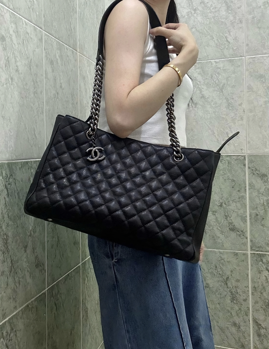 95新 Chanel/香奈儿 黑银荔枝纹牛皮单肩托特包 底长33 23开