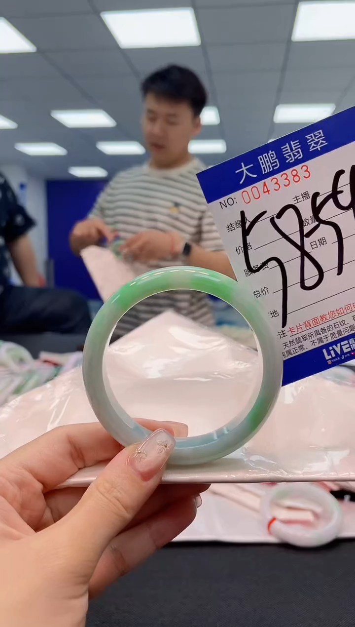 【闪购商品】翡翠手镯未镶嵌AAAAAAAAAA