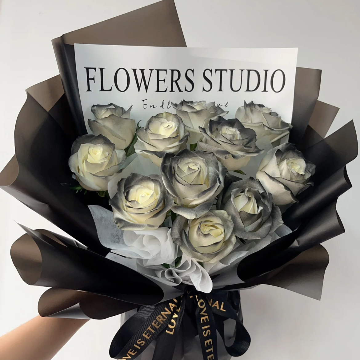【唯我所属】11朵黑骑士喷色玫瑰花束送男朋友送老公鲜花小时达同城送货上门