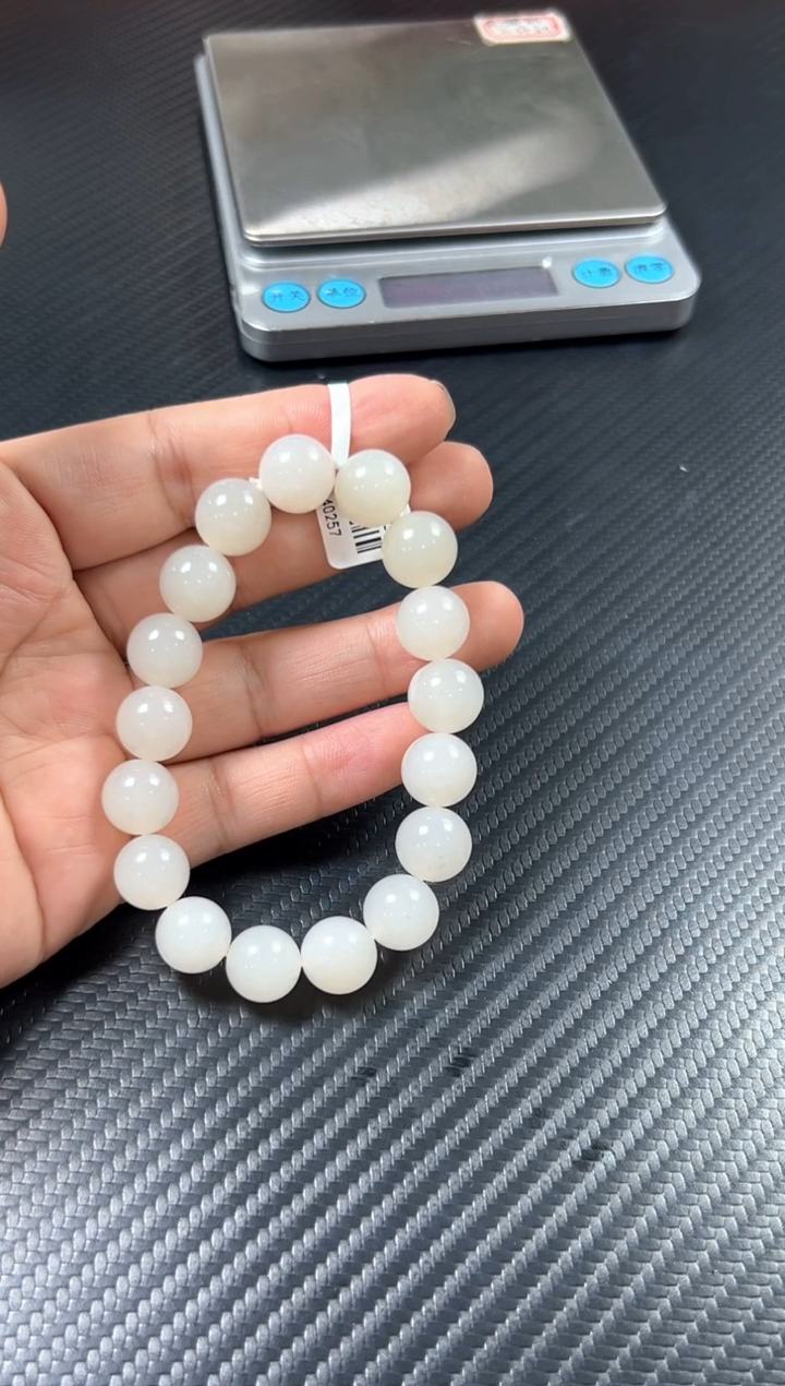 手串未镶嵌和田玉黑山微色差卡12M