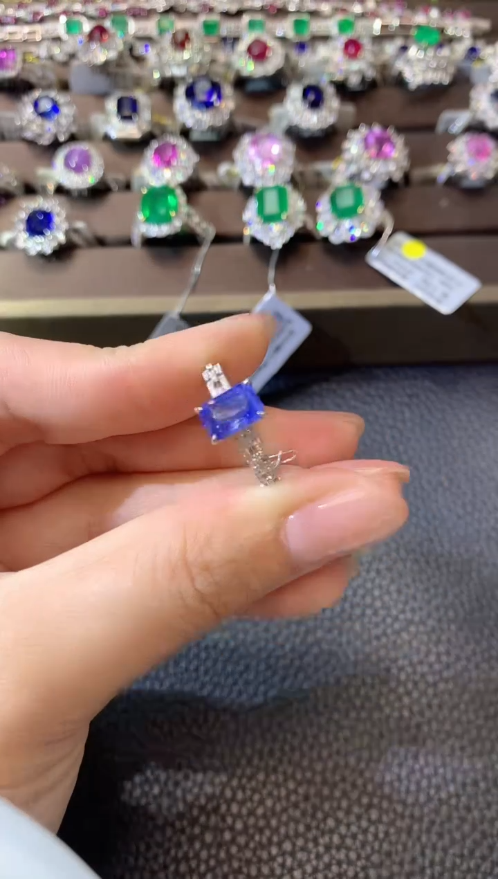 【闪购商品】蓝宝石戒指18K金镶嵌D168