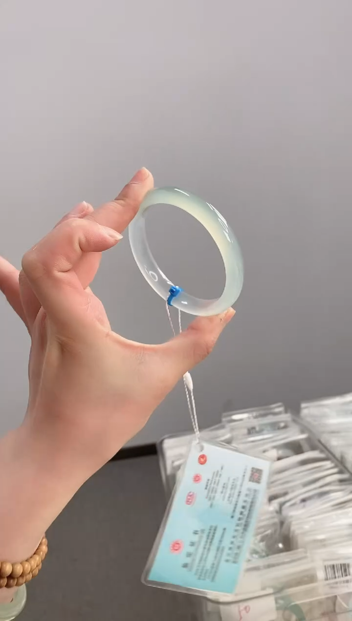 【闪购商品】玛瑙/玉髓手镯未镶嵌58-59圈