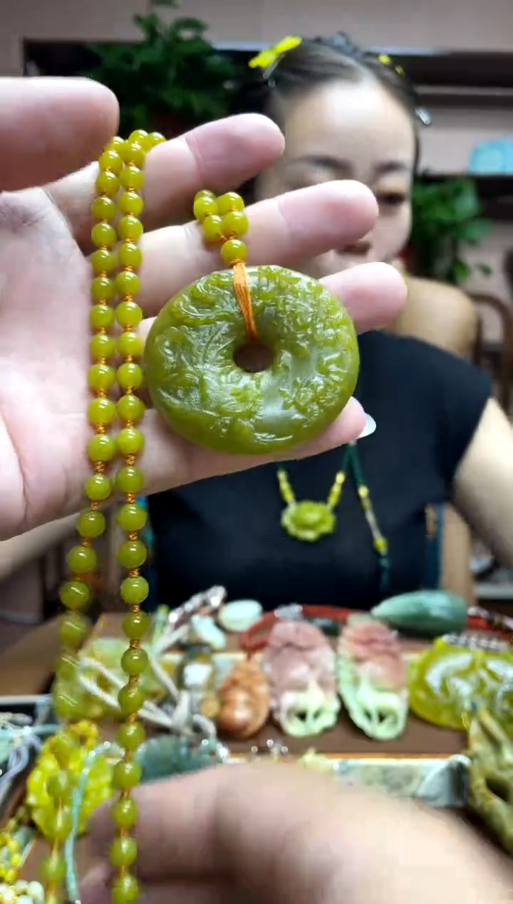 未镶嵌岫玉吊坠ღ***亿多样性发货发其中之一