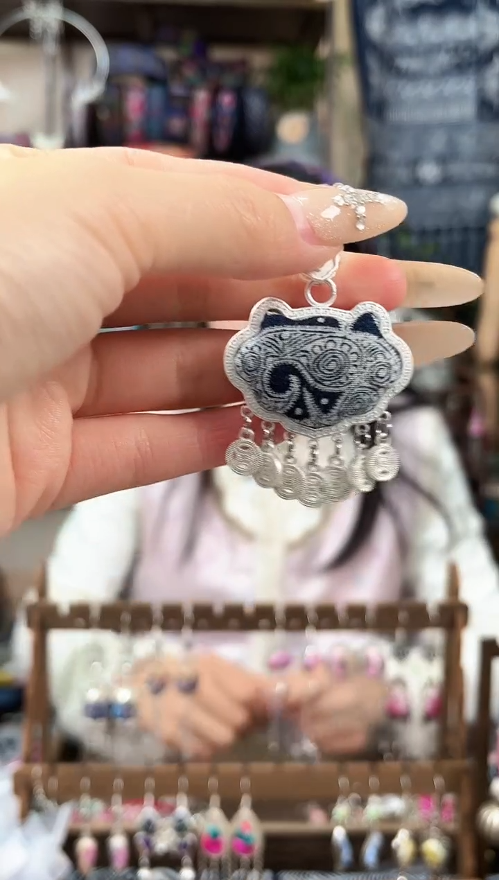 织绣民族风非遗老绣苗银饰品431