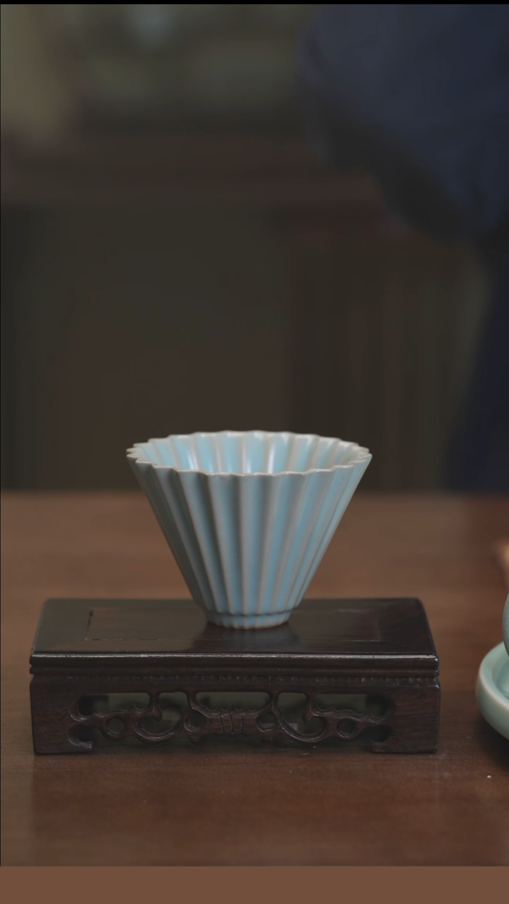 【闪购商品】清凉寺原产地仿古釉手工汝瓷折扇斗笠杯