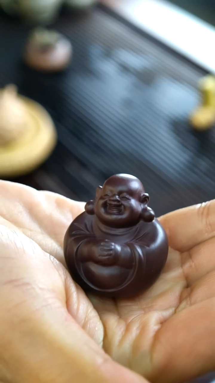 紫砂砂宴茶器《紫泥抱手弥勒》