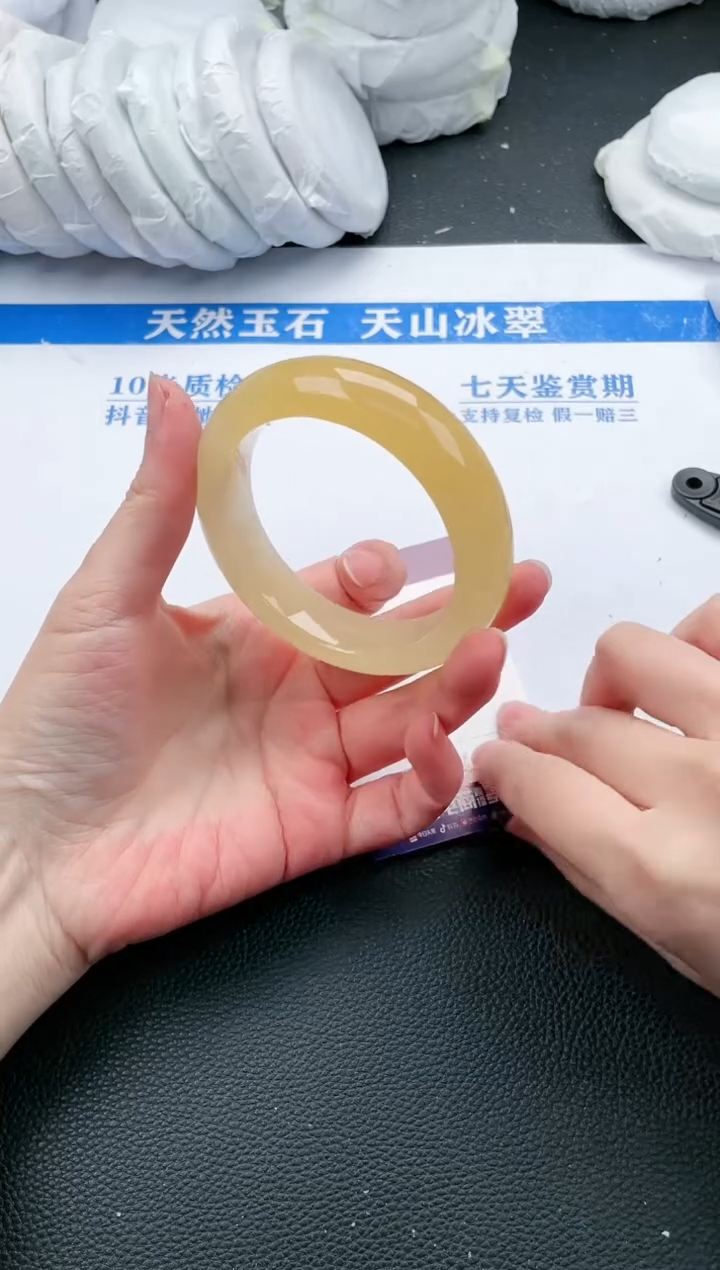 【闪购商品】石英质玉手镯未镶嵌K210