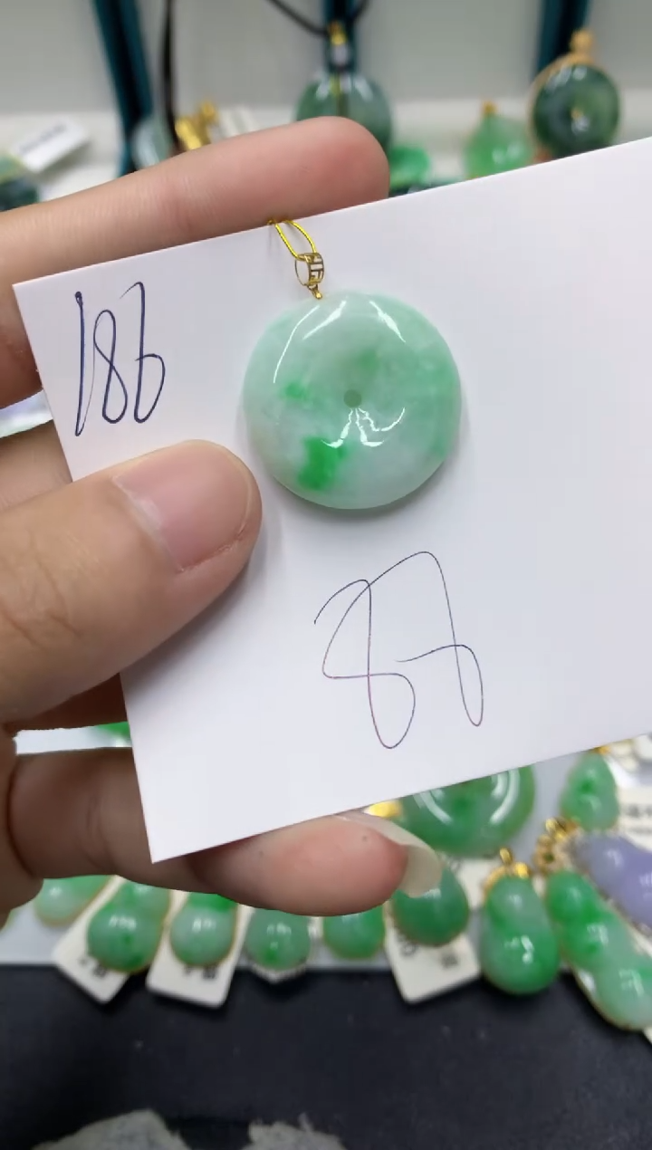 【闪购商品】翡翠颈饰18K金镶嵌翡翠