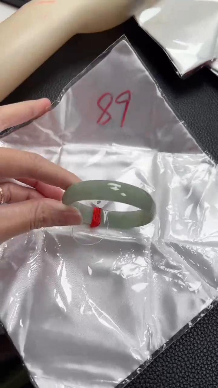 【闪购商品】翡翠手镯未镶嵌圈口53