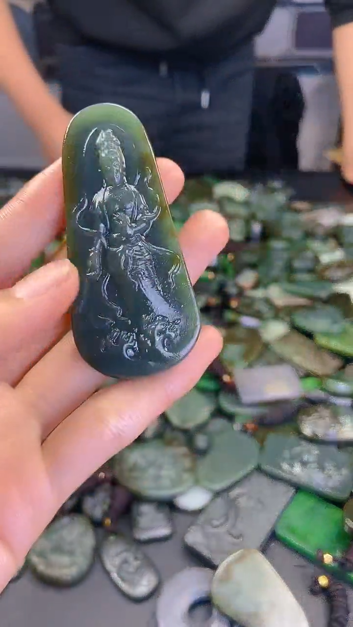 颈饰未镶嵌和田玉1